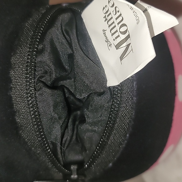 NWOT Minnie Mouse plush coin purse. - Picture 9 of 12